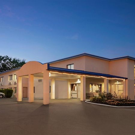 The Cayuga Inn At The Finger Lakes オーバーン エクステリア 写真