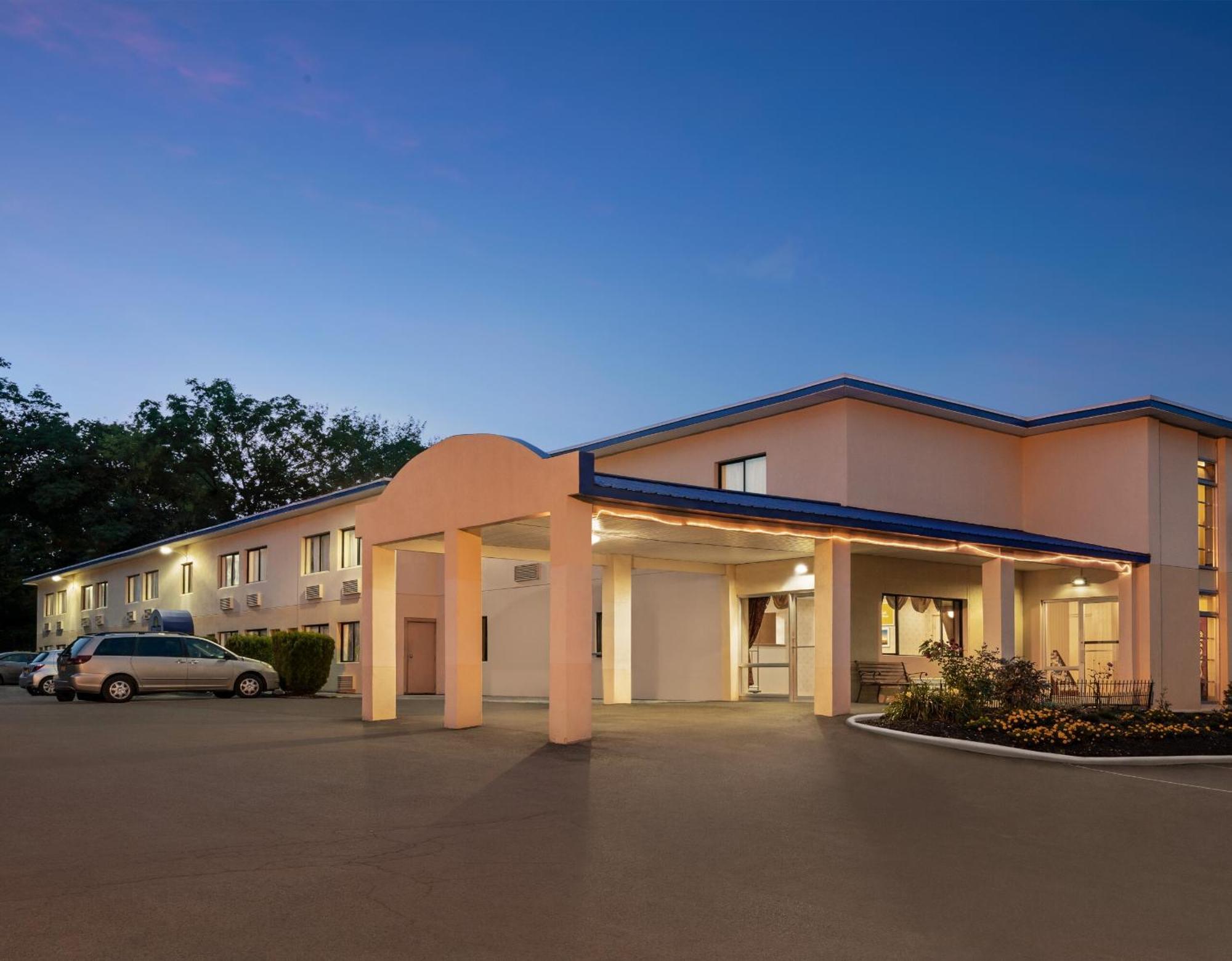 The Cayuga Inn At The Finger Lakes オーバーン エクステリア 写真