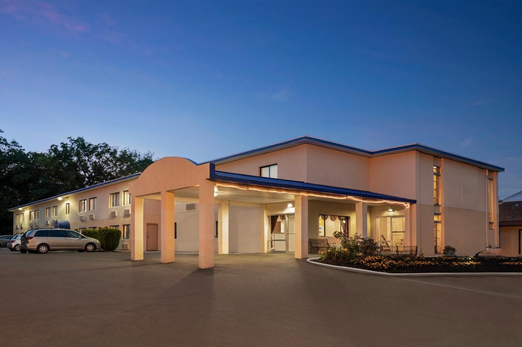 The Cayuga Inn At The Finger Lakes オーバーン エクステリア 写真